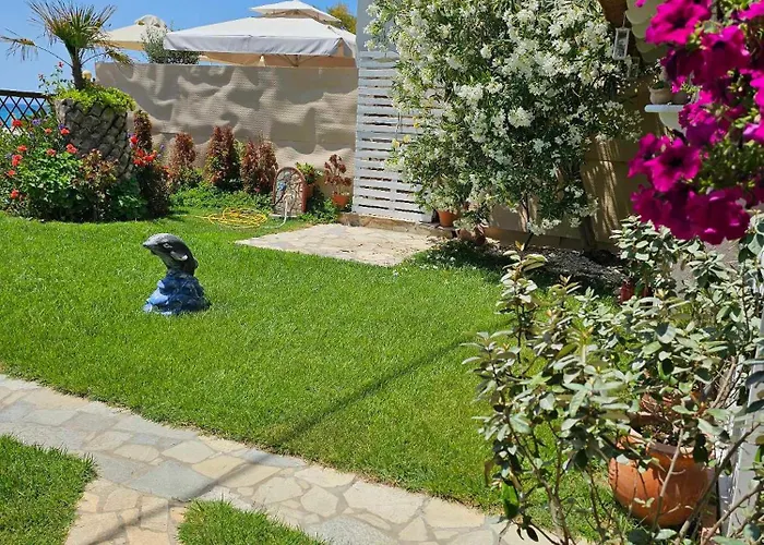 Sea Breeze 1 Апартаменты *